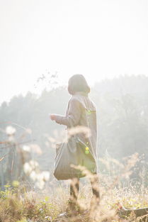 盘扣为语，呢喃秋冬——原创文艺毛呢大衣的匠心之旅