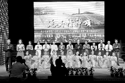 坚持“二为”方向，繁荣文艺创作